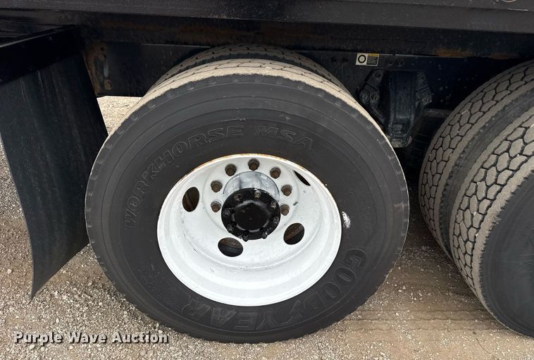 image for item EG5787 2011 Peterbilt 348 tow truck