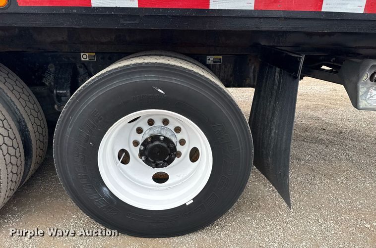 image for item EG5787 2011 Peterbilt 348 tow truck