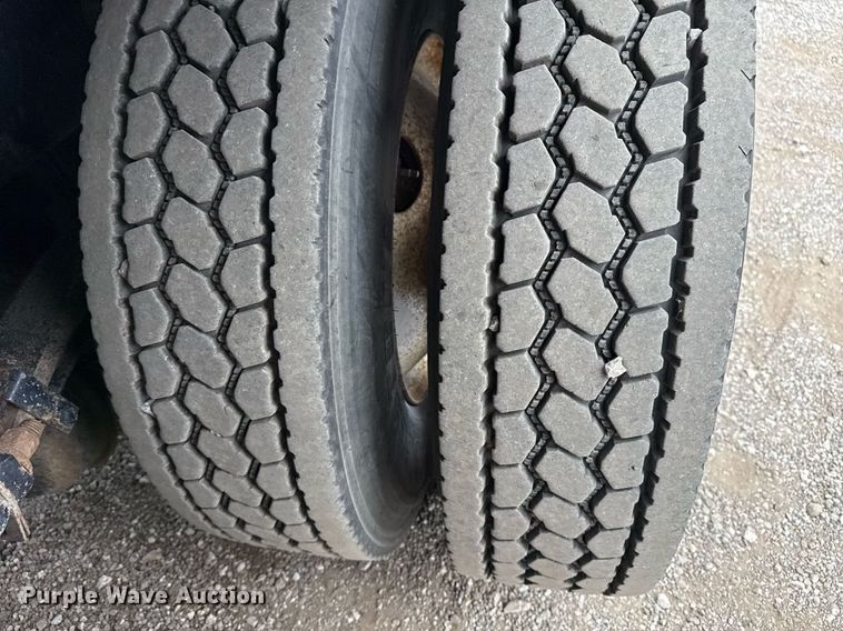 image for item EG5787 2011 Peterbilt 348 tow truck