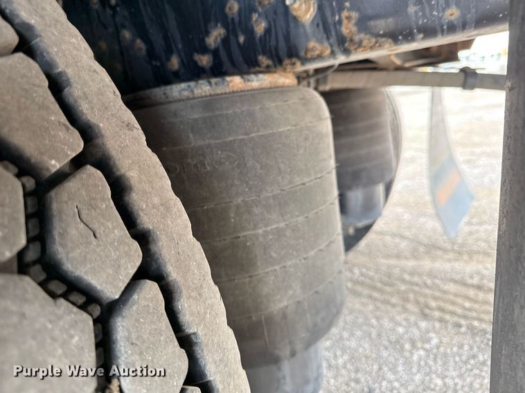 image for item EG5787 2011 Peterbilt 348 tow truck