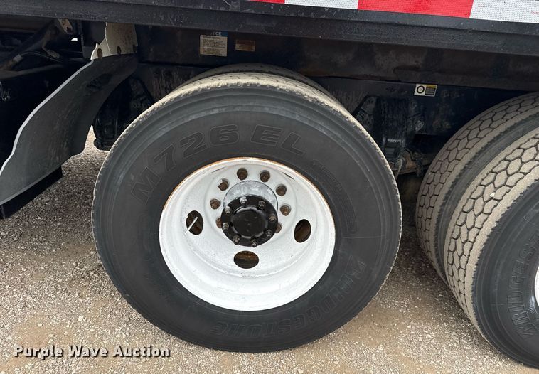 image for item EG5787 2011 Peterbilt 348 tow truck