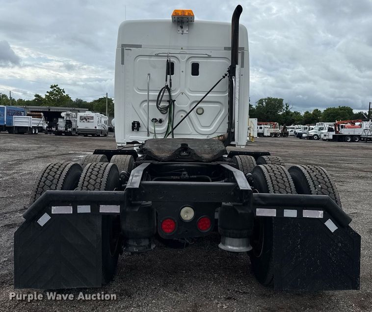 image for item EG5865 2012 Freightliner Cascadia semi truck