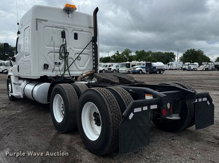 image for item EG5865 2012 Freightliner Cascadia semi truck