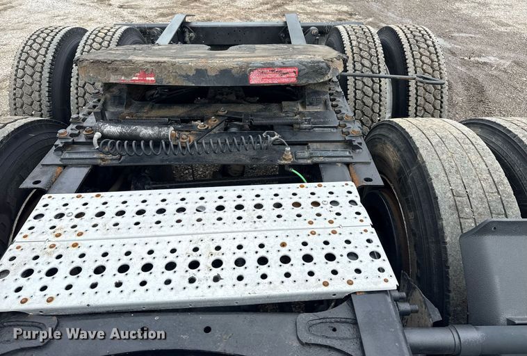 image for item EG5865 2012 Freightliner Cascadia semi truck