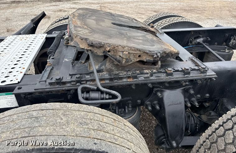 image for item EG5865 2012 Freightliner Cascadia semi truck