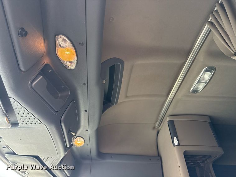 image for item EG5865 2012 Freightliner Cascadia semi truck