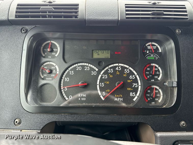 image for item EG5865 2012 Freightliner Cascadia semi truck