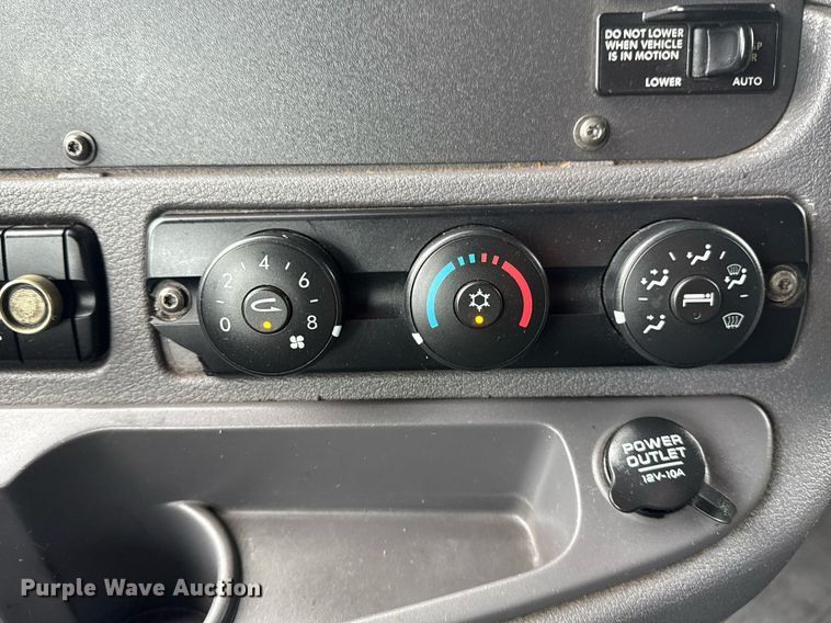 image for item EG5865 2012 Freightliner Cascadia semi truck