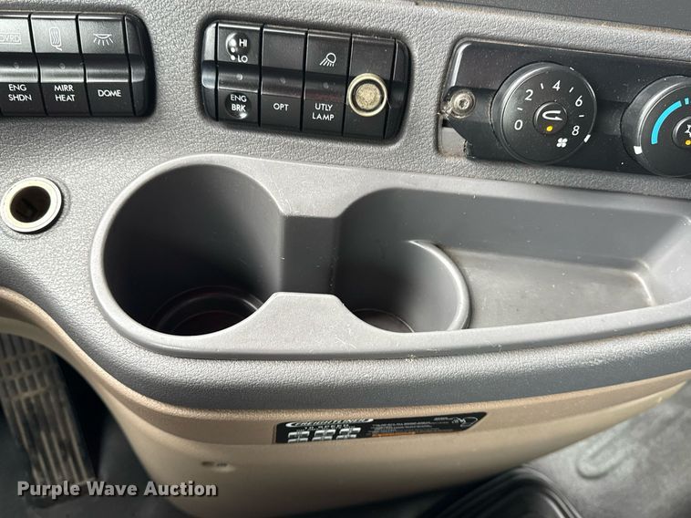 image for item EG5865 2012 Freightliner Cascadia semi truck