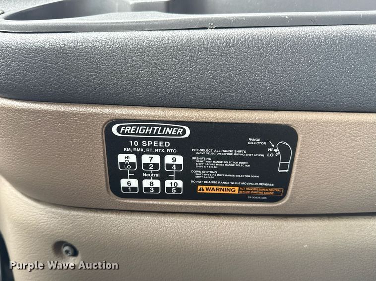 image for item EG5865 2012 Freightliner Cascadia semi truck