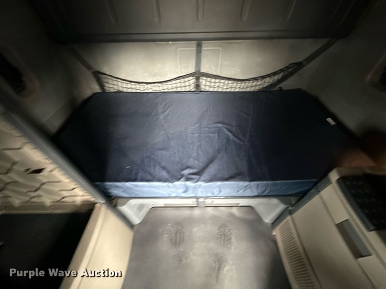 image for item EG5865 2012 Freightliner Cascadia semi truck