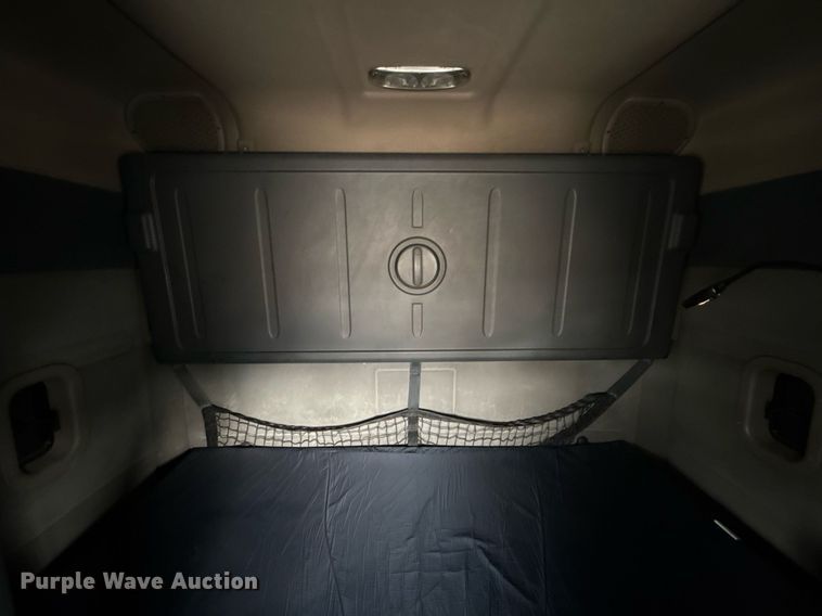 image for item EG5865 2012 Freightliner Cascadia semi truck