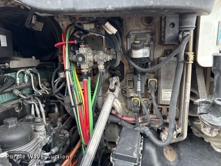 image for item EG5865 2012 Freightliner Cascadia semi truck