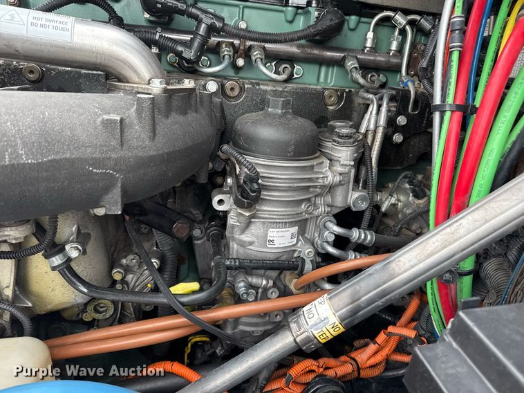 image for item EG5865 2012 Freightliner Cascadia semi truck