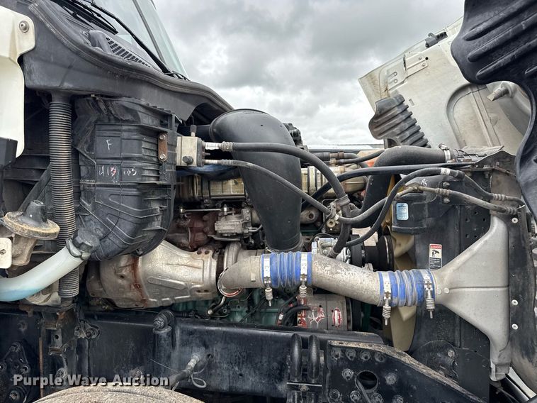 image for item EG5865 2012 Freightliner Cascadia semi truck