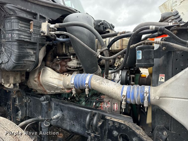 image for item EG5865 2012 Freightliner Cascadia semi truck