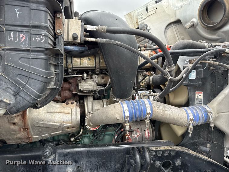 image for item EG5865 2012 Freightliner Cascadia semi truck