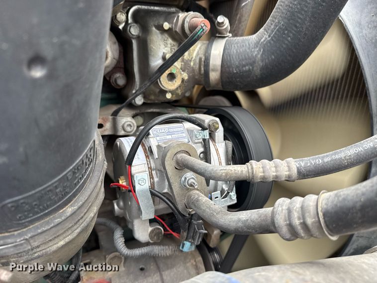 image for item EG5865 2012 Freightliner Cascadia semi truck