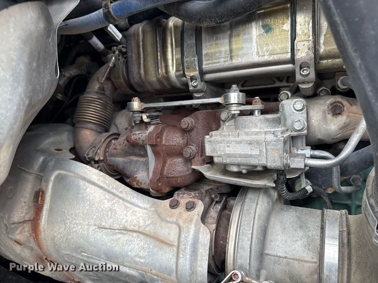 image for item EG5865 2012 Freightliner Cascadia semi truck