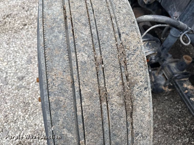 image for item EG5865 2012 Freightliner Cascadia semi truck