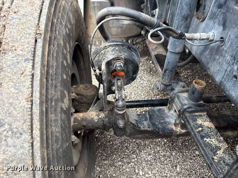 image for item EG5865 2012 Freightliner Cascadia semi truck