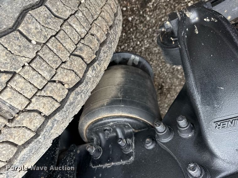 image for item EG5865 2012 Freightliner Cascadia semi truck