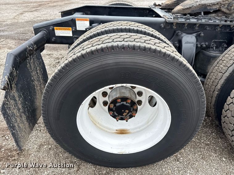 image for item EG5865 2012 Freightliner Cascadia semi truck