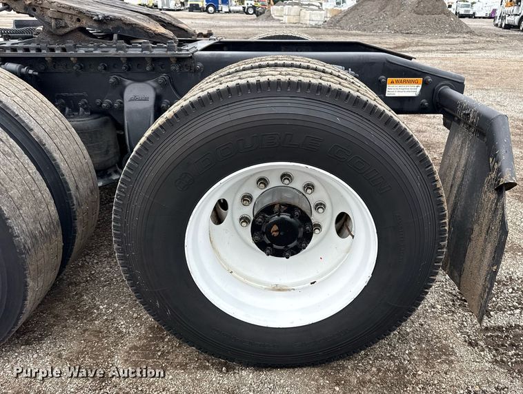 image for item EG5865 2012 Freightliner Cascadia semi truck