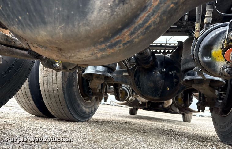 image for item EG5865 2012 Freightliner Cascadia semi truck