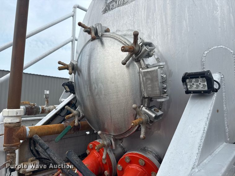 image for item EG6021 2012 Dragon Products LTD. vacuum trailer