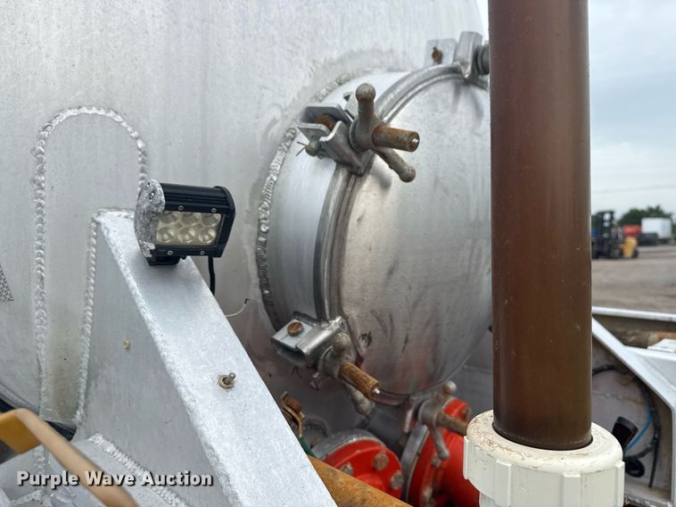 image for item EG6021 2012 Dragon Products LTD. vacuum trailer