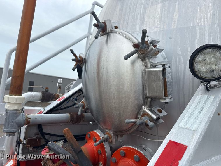 image for item EG6022 2012 Dragon Products LTD. vacuum trailer