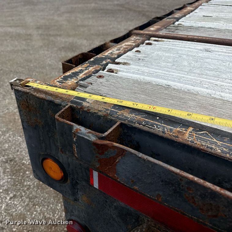 image for item EG6031 2003 Kalyn Siebert flatbed trailer