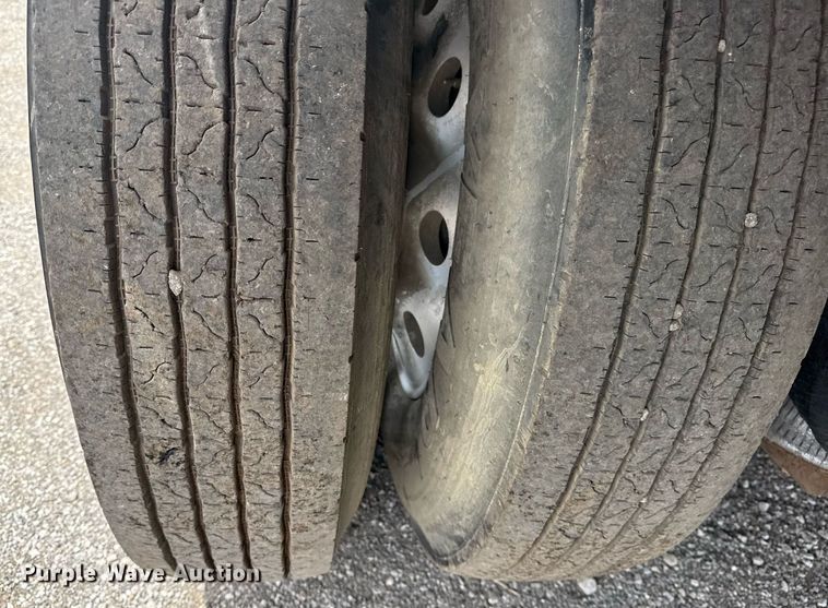 image for item EG6031 2003 Kalyn Siebert flatbed trailer