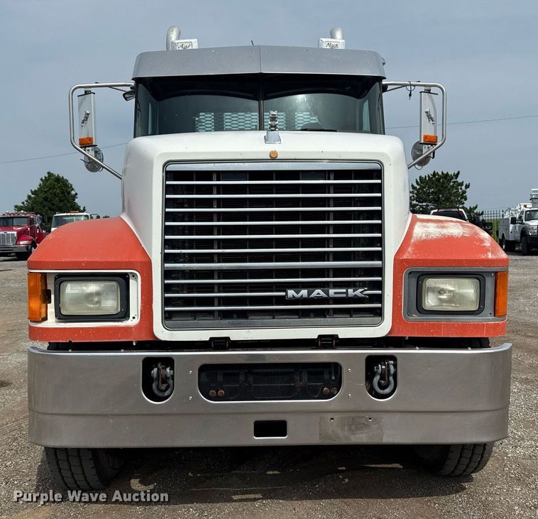 image for item EG6036 2012 Mack CHU613 semi truck