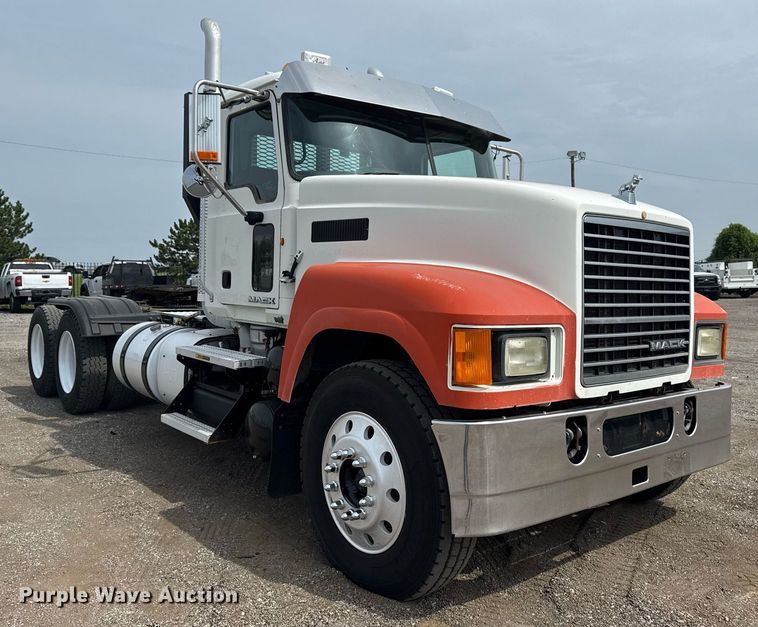 image for item EG6036 2012 Mack CHU613 semi truck