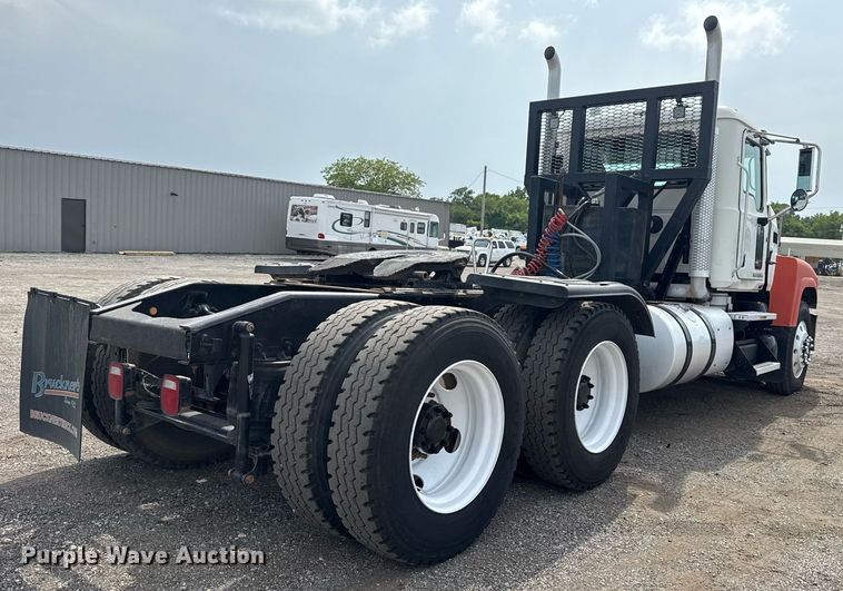 image for item EG6036 2012 Mack CHU613 semi truck