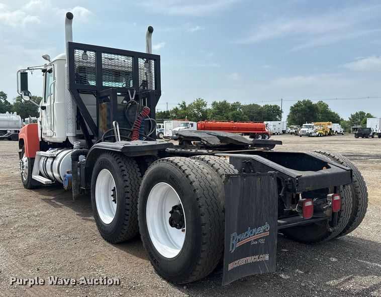 image for item EG6036 2012 Mack CHU613 semi truck