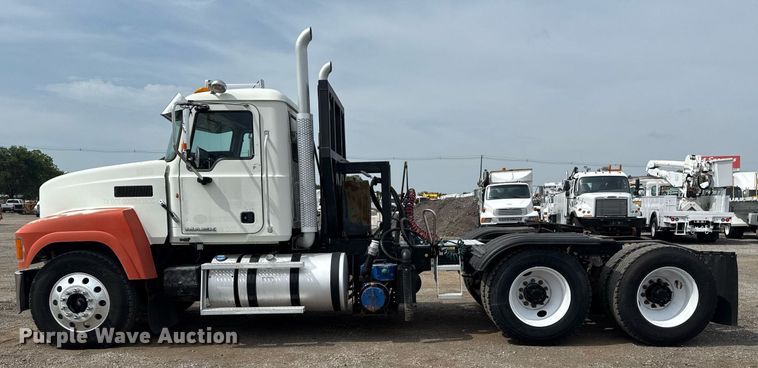 image for item EG6036 2012 Mack CHU613 semi truck