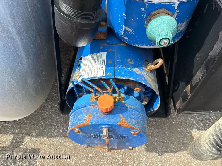 image for item EG6036 2012 Mack CHU613 semi truck