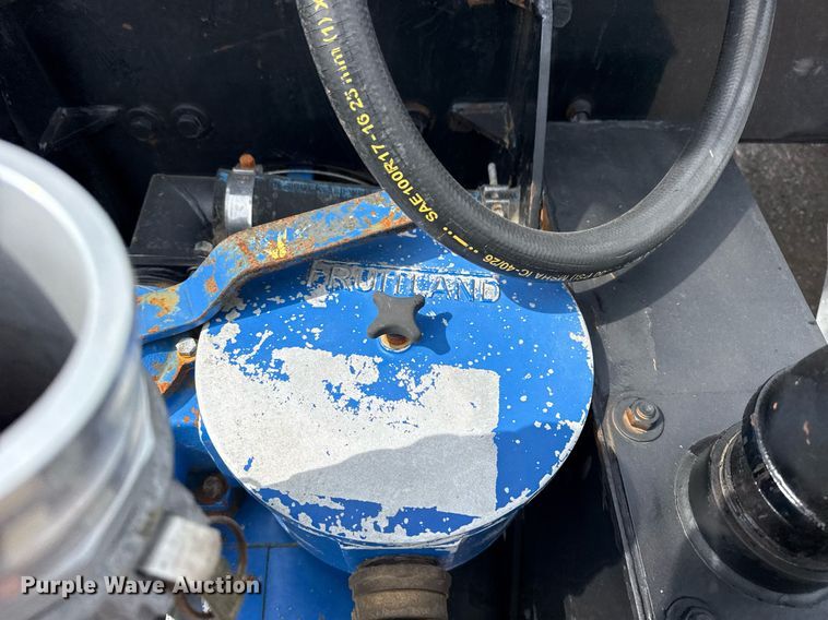 image for item EG6036 2012 Mack CHU613 semi truck