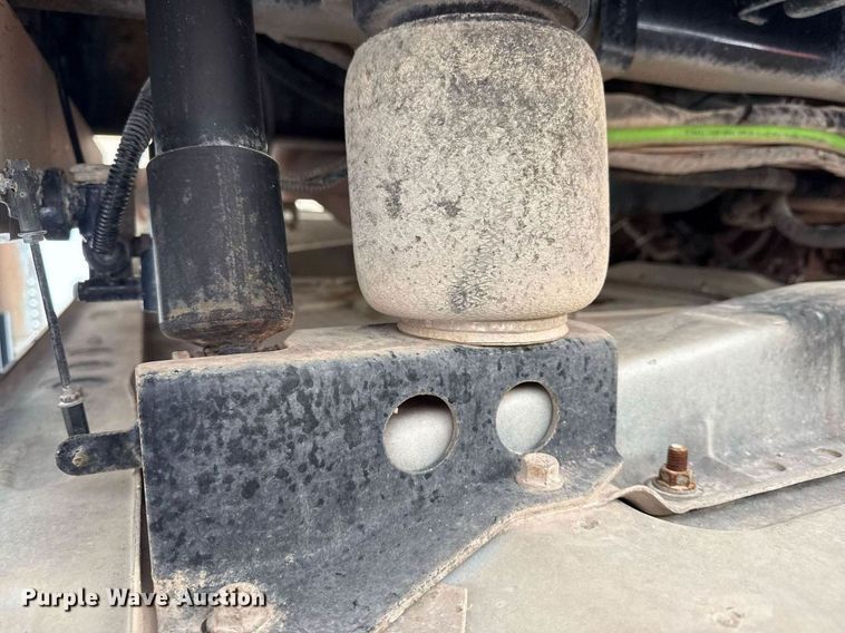 image for item EG6036 2012 Mack CHU613 semi truck