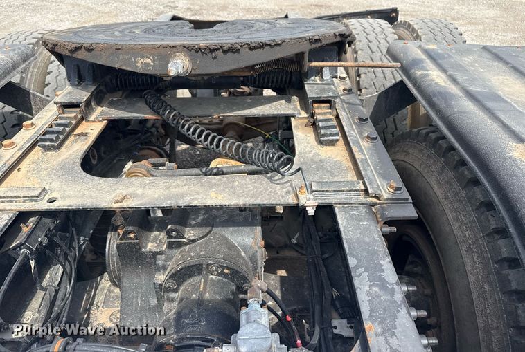 image for item EG6036 2012 Mack CHU613 semi truck