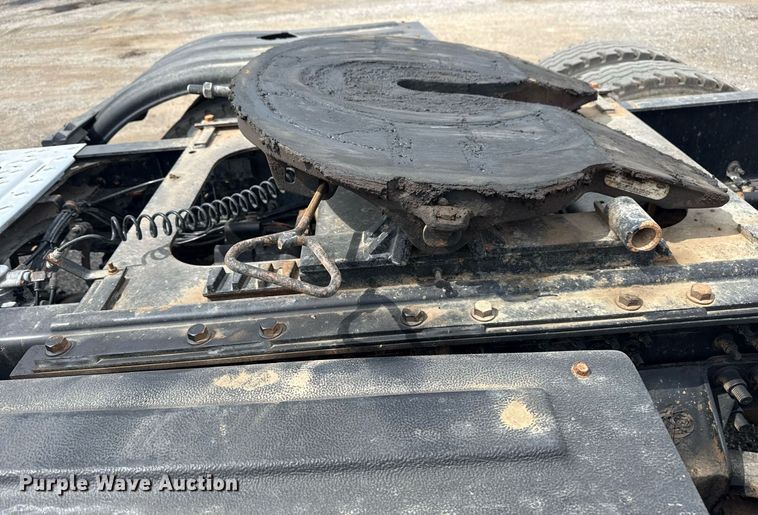 image for item EG6036 2012 Mack CHU613 semi truck