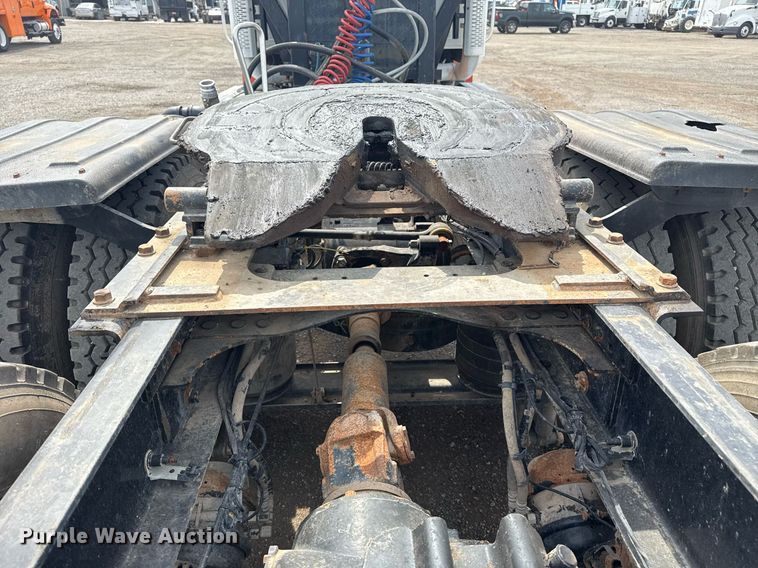 image for item EG6036 2012 Mack CHU613 semi truck