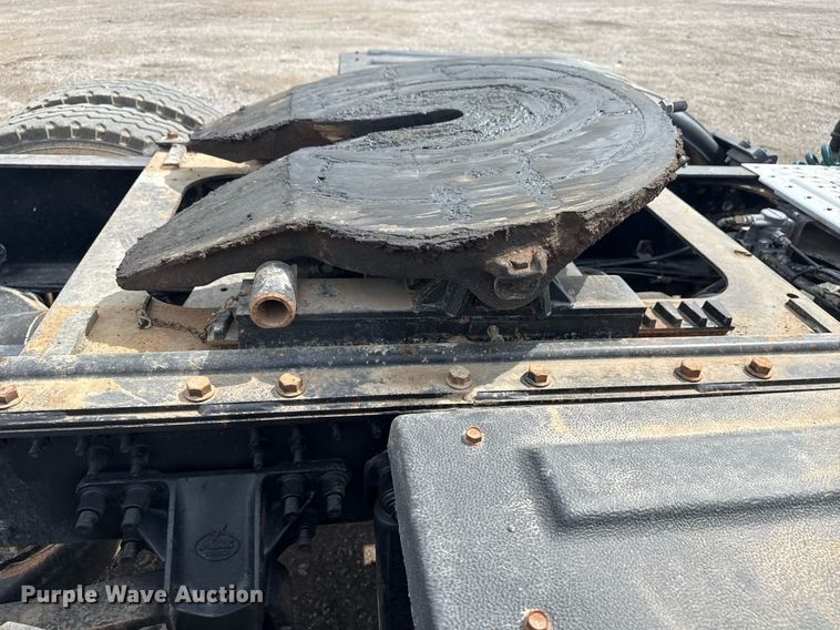 image for item EG6036 2012 Mack CHU613 semi truck