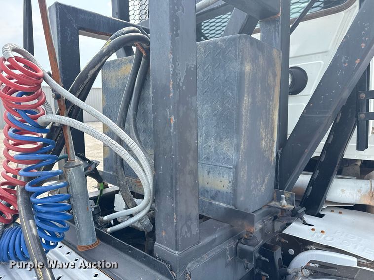 image for item EG6036 2012 Mack CHU613 semi truck