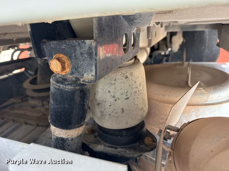 image for item EG6036 2012 Mack CHU613 semi truck