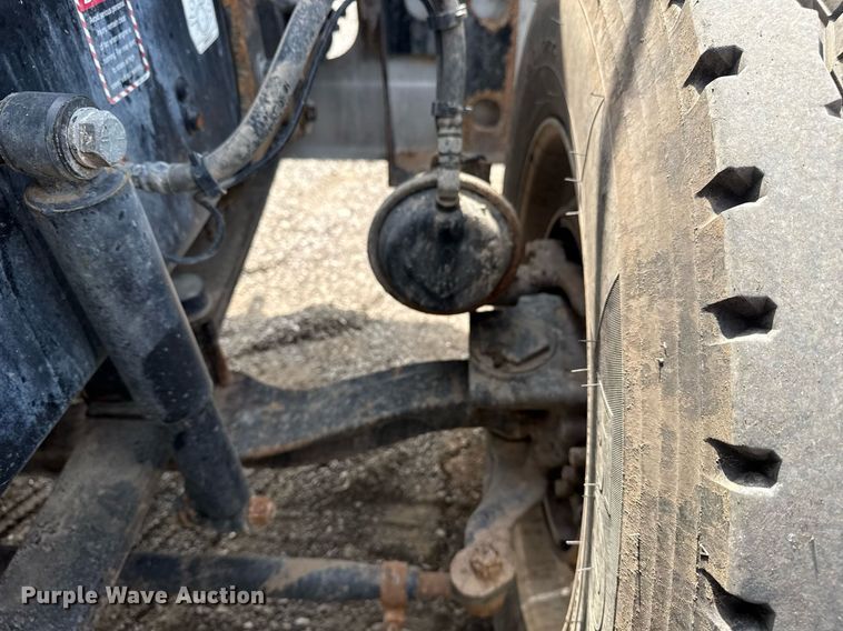 image for item EG6036 2012 Mack CHU613 semi truck