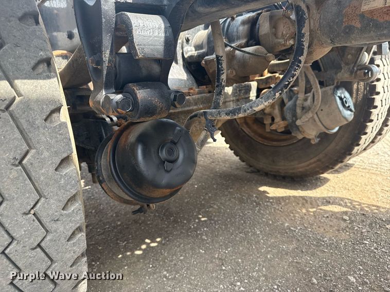 image for item EG6036 2012 Mack CHU613 semi truck